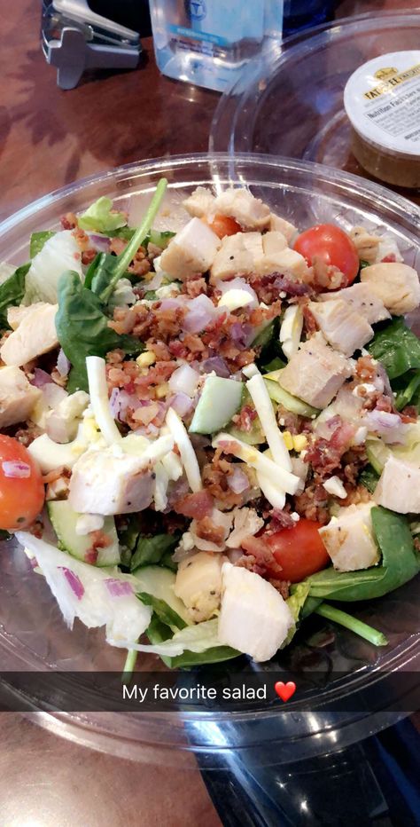 Salada Aesthetic, Junk Food, Cobb Salad, How To Stay Healthy, Healthy Food, Salad, Healthy Recipes, Diet, Drinks