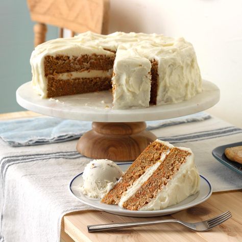 Frosting For Carrot Cake, Workouts Food, Carrot Cake With Cream Cheese, Sweet Carrot, Vintage Cakes, Sour Cream Cake, Cake With Cream Cheese Frosting, Cream Cheese Frosting Recipe, Carrot Cake Recipe