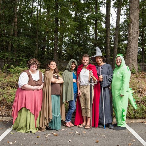 Adult simple diy hobbit day costumes Diy Hobbit Costume, Hobbit Dress, Fancy Dress Diy, Hobbit Day, Hobbit Costume, Hobbit Book, Hobbit Party, Dress Up Day, Family Costumes