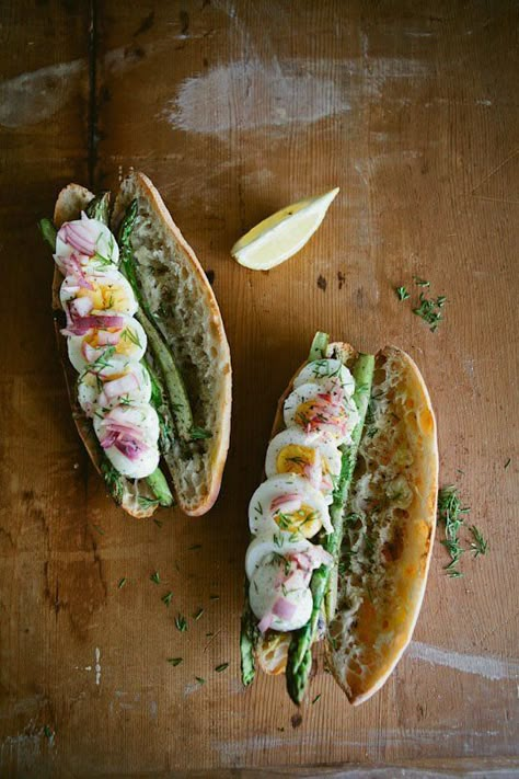 15 Totally Delicious Sandwiches for Your Lunchbox Recipes from The Kitchn | The Kitchn Onion Sandwich Recipe, Seared Asparagus, Pickled Onion, Telur Rebus, Lunch Wraps, Spring Salad, Delicious Sandwiches, Think Food, Pickled Onions