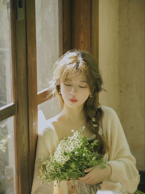 Cottagecore Photoshoot, Pre Debut Photoshoot, Ethereal Photography, Debut Photoshoot, Fairy Photoshoot, Ethereal Aesthetic, Fotografi Vintage, Dreamy Photography, Face Photography