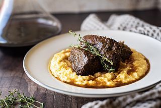 Braised Short Ribs with Cheesy Stone Ground Grits | Dude That Cookz | Bloglovin’ Gorgonzola Polenta, Authentic Chicken Tortilla Soup, Yellow Grits, Gremolata Recipe, Stone Ground Grits, Creamed Beef, Cheesy Grits, Parmesan Cream Sauce, Cheese Grits