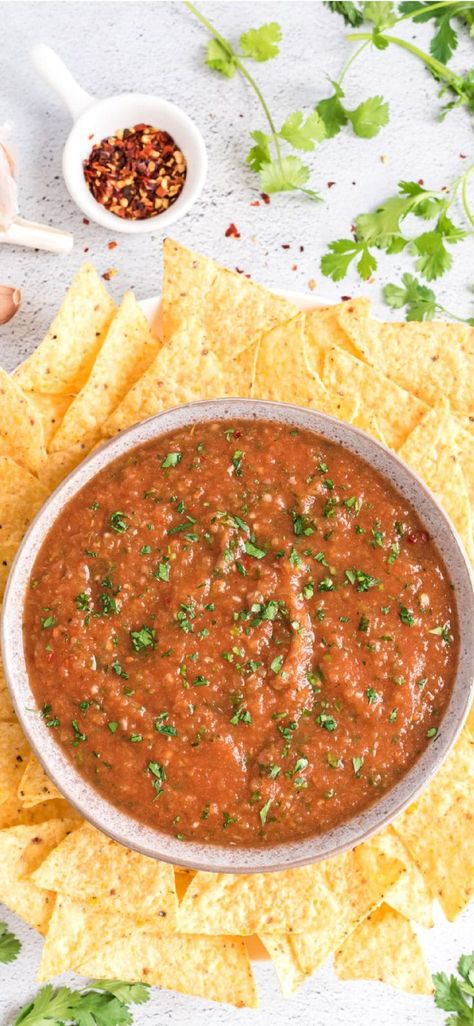 This easy and quick 10-minute restaurant style salsa uses canned tomatoes, green onions, garlic, cilantro, and extra seasonings for depth. #amandascookin #appetizerrecipes #salsarecipes Salsa Recipe Using Canned Tomatoes, Restaurant Salsa Recipe, Salsa With Canned Tomatoes, Restaurant Salsa, Cilantro Recipes, Restaurant Style Salsa, Canned Tomatoes, Family Friendly Dinners, Delicious Appetizer Recipes