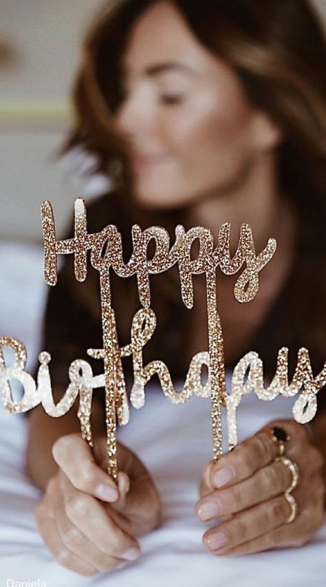 Tårta Design, Birthday Party Photography, Cute Birthday Pictures, 21st Birthday Photoshoot, Birthday Ideas For Her, Birthday Wishes For Friend, 35th Birthday, 29th Birthday, Birthday Wishes Quotes