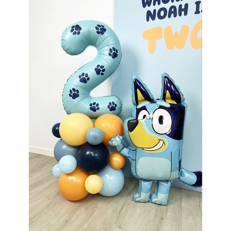 Bluey Balloon Arrangements, Bluey Party Diy Decorations, Bluey Balloon Arch Boy, Bluey Birthday Party Balloons, Bluey Theme Birthday Party Decorations, Bluey Balloon Bouquets, Bluey Balloon Decoration, Bluey Birthday Balloons, Bluey Decorations Party Birthday Ideas