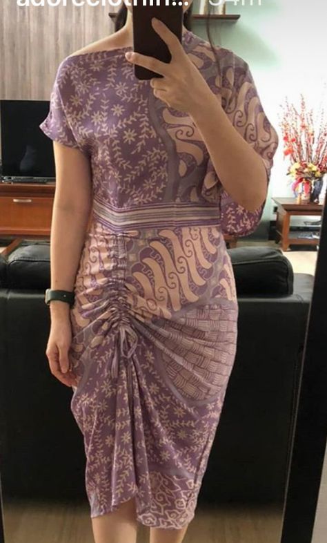 Blouse Batik Modern Kombinasi, Batik Dress Design, Batik Dress Elegant Modern, Dress Batik Modern Fashion Style, Dress Kondangan Modern, Batik Modern Fashion Style, Model Blouse Batik, Dres Batik, Dress Batik Modern