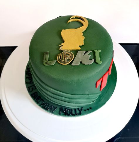 Loki cake. Gluten free chocolate cake with fondant. Birthday Cake Marvel, Marvel Cake Ideas, Loki Cake, Chocolate Cake With Fondant, Dog Lover Cake, Marvel Cakes, Marvel Birthday Cake, Loki Tva, Marvel Birthday