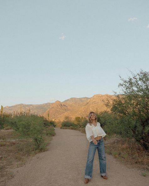 Finally sharing more photos from this senior session and WOW✨ I am just in awe of these locations, perfect outfits, and this stunning senior, Teagan. I feel like she should model for free people🙈🤎 #photography #photographer #arizona #arizonaphotographer #tucsonphotographer #phoenixphotographer #arizonaseniorphotographer #seniorphotographer #arizonaportraitphotographer #arizonacouplesphotographer #couplesphotography #brandingphotographer #arizonabrandingphotographer Arizona photographer, Tuc... University Of Arizona Graduation Photos, Arizona Picture Ideas, Desert Senior Pictures, Arizona Photoshoot, Arizona Outfits, Lifestyle Shoot, Senior Photo Outfits, Arizona Photographer, Grad Pics