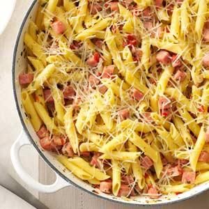 Pretty Penne Ham Skillet Recipe from Taste of Home Ham Pasta Recipes, Pasta With Ham, Ham Pasta, Ham Dinner, Ham Casserole, Leftover Ham Recipes, Pasta Dinners, Ham Recipes, Taste Of Home