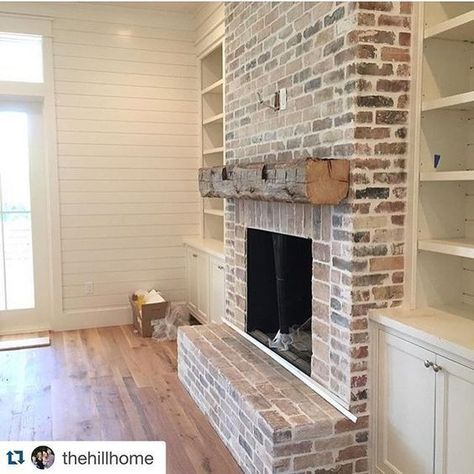 Try one of these 35 Gorgeous Natural Brick Fireplace Ideas to complete your modern farmhouse or coastal chic indoor/outdoor living spaces. German schmear & white-washed brick tutorials included. Update your tired, out-of-date fireplace to give it a much needed face lift!! Farmhouse Fireplace, Fireplace Remodel, Home Fireplace, Fireplace Makeover, Coastal Interiors, Brick Fireplace, Living Room With Fireplace, Farmhouse Wall, Style At Home