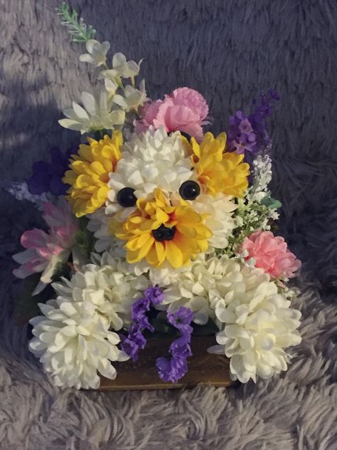 Character Bouquet, Animal Flower Arrangements, Plant Business, Flower Animals, Box Flowers, Creative Flower Arrangements, Dried Bouquet, Happy Bday, Flower Arrangements Diy