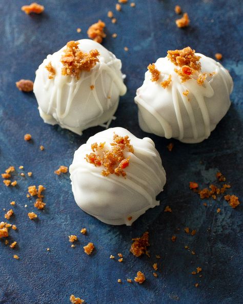 Carrot Cake Truffles are made from just a few ingredients: a cake mix, cream cheese, and almond bark. This dessert is like little bites of carrot cake. #carrot #cake #truffles Boxed Cake Mixes Recipes, Easy Summer Desserts, Almond Bark, Zucchini Bread Recipes, Desserts For A Crowd, Cake Truffles, Box Cake Mix, Cake Mix Recipes, Box Cake