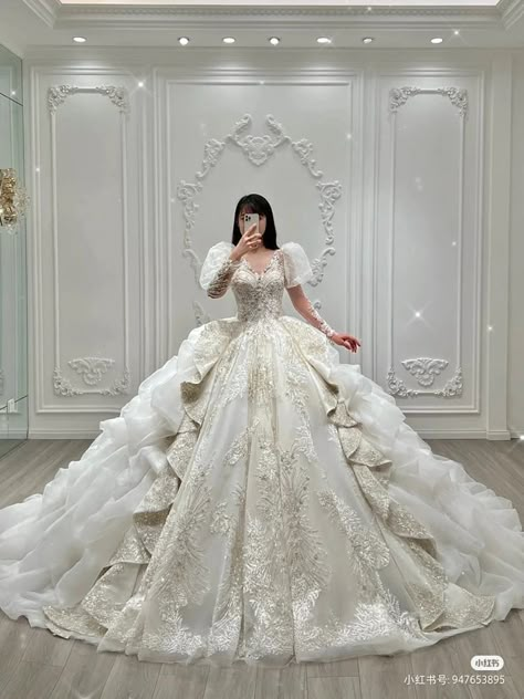 Huge Prom Dresses, Huge Ball Gowns, Puffy Wedding Dresses Princesses, Pueblo Wedding, Poofy Wedding Dress, Puffy Wedding Dresses, Poofy Dress, Big Wedding Dresses, Big Dresses