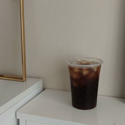 Coffee Aesthetic Americano, Black Iced Coffee Aesthetic, Canned Coffee Aesthetic, American Coffee Aesthetic, Americano Iced Coffee, Aesthetic Cup Of Coffee, Korean Iced Americano, Korean Coffee Aesthetic, Ice Americano Coffee Aesthetic