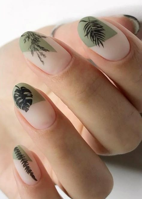 Monstera Leaf Nails, Plant Nails Design, Outdoorsy Nails, Botanical Nail Art, Forest Nail Art, Plant Nail Art, Plant Nails, Boho Nails, Elegant Nails