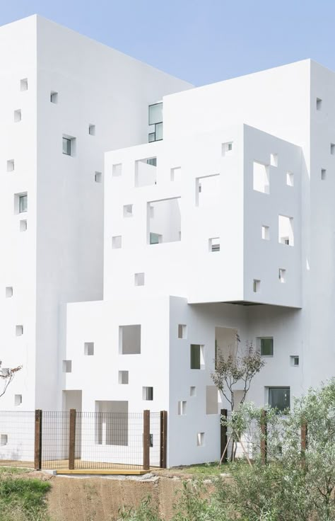 Cube Building Design, Cube In Architecture, Cube Facade Architecture, Cubes Architecture Concept, Cube Architecture, Cubes Architecture, Cube House, White Architecture, House Outer Design