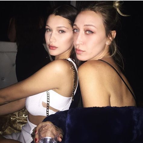 Bella + Alana Hadid Bella Hadid Tumblr, Alana Hadid, Isabella Hadid, Baby Bells, Parisian Chic, Gigi Hadid, Bella Hadid, Pretty People, Style Me