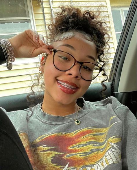 Puff Natural Hairstyles, Pink Braces, Braces Colors Ideas, Braces And Glasses, Jewelry Teeth, Girls With Braces, Dramatic Edges, Teeth Gems