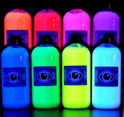 Glow in the dark paint, maybe we can do something like that guy did Rave Art, Yarn Letters, Uv Paint, Fluorescent Paint, Glow Paint, Acrylic Art Projects, Beautiful Trees, Craft Artists, Neon Glow