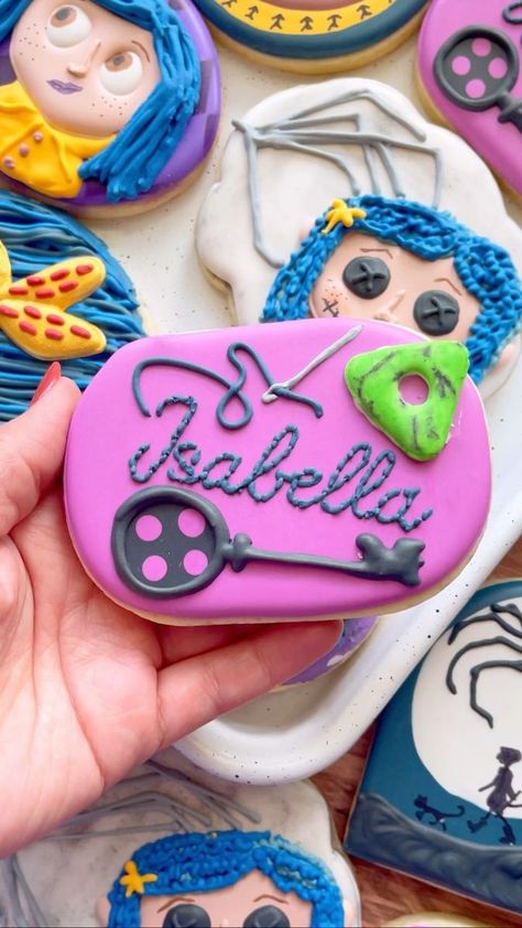 Coraline Sugar Cookies, Coraline Cookies Decorated, Coraline Cupcakes, Coraline Cookies, Coraline Theme, Coraline Birthday, Bday Themes, Coraline Art, Cake Diy