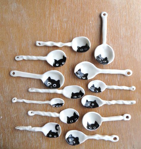 DoGoo -Midori Takaki  Contemporary Clay Idols: Who loves cats? Clay Spoon, Cat Spoon, Lilo And Stitch Quotes, Ceramic Artwork, Diy Ceramic, Ceramic Shop, Pottery Crafts, Ceramic Spoons, Ceramics Pottery Art