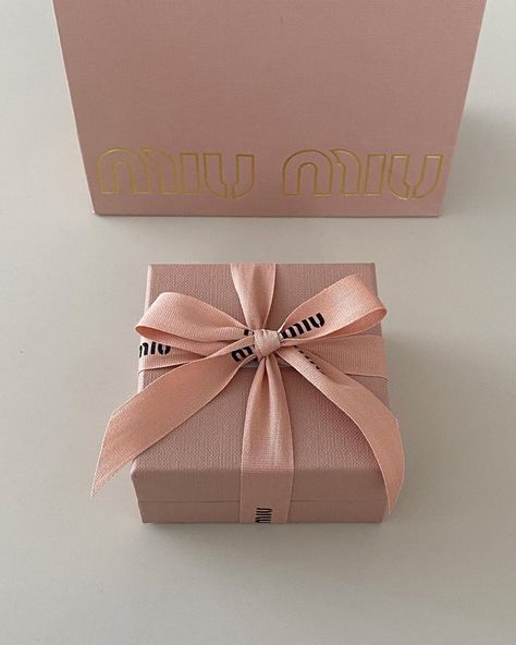 Luxury Paper Bag, Pink Packaging, Care Basket, Natural Mood, Aesthetic Dump, Aesthetic Natural, Sunrise Aesthetic, Figure Me Out, Sunny Sky