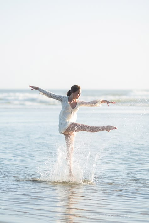 Dance Poses On The Beach, Ballet On The Beach, Ballet Beach Photography, Dance Beach Pictures, Dancer Beach Photography, Beach Dance Pictures, Dance Beach Photos, Dance Pictures On The Beach, Dance Beach Photography