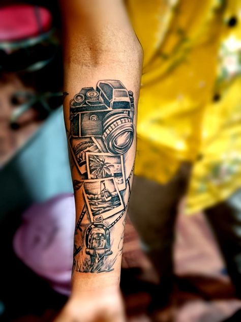 Camera Sleeve Tattoo, Polaroid Pic Tattoo, Videographer Tattoo Ideas, Camera Aesthetic Tattoo, Poloroid Tattoo Pictures, Poloroid Tattoo Idea, Traditional Tattoo Camera, Camera Tattoo Design Photographers, Tattoos For Photographers