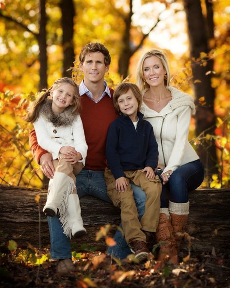 family photo poses ideas for 4 people | family pose | Family Portrait Ideas Cute Family Photos, Family Photoshoot Poses, Fall Family Portraits, Family Portrait Poses, Fall Family Photo Outfits, Outdoor Family Photos, Family Picture Poses, Photography Poses Family, Fall Family Pictures