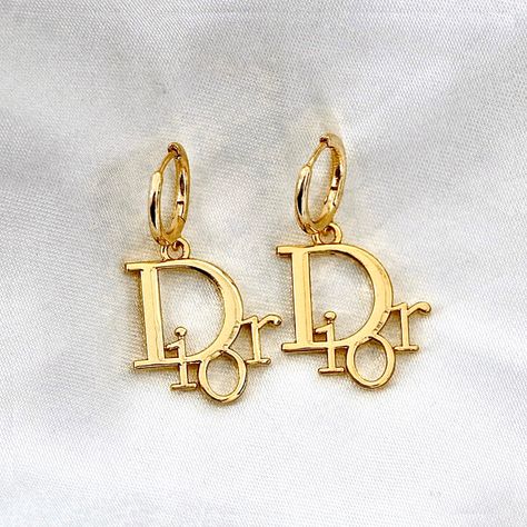 Chanel Gold Jewelry, Gold Luxury Jewelry, Expensive Things, Dior Gold, Dior Earrings, Preppy Jewelry, Expensive Jewelry Luxury, Luxe Jewelry, Dior Jewelry