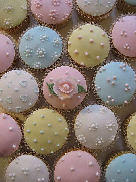 Pastle Cupcakes Cupcakes Pastel, Cupcakes Flores, Deco Cupcake, Elegant Cupcakes, Pastel Cupcakes, Pretty Cupcakes, Cupcakes Decorados, Creative Cupcakes, Beautiful Cupcakes