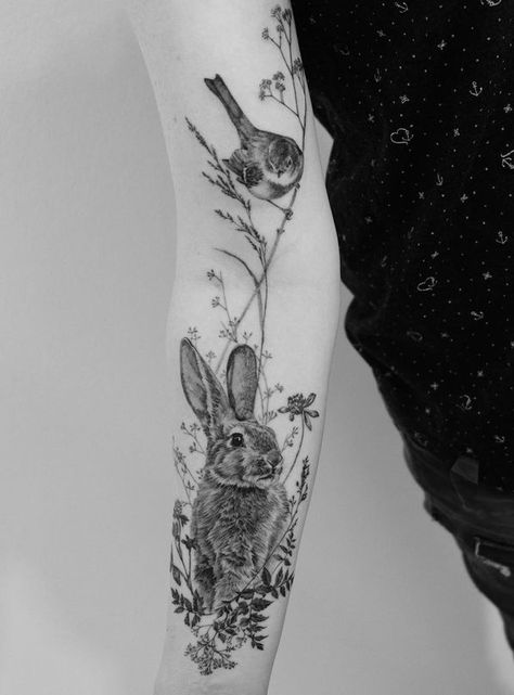 Masculine Rabbit Tattoo, Lop Bunny Tattoo, Hase Tattoos, Natur Tattoo Arm, Voll Arm-tattoos, Animal Tattoos For Women, Kids Tattoo, Wildlife Tattoo, Bunny Tattoo