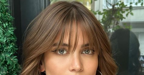 Elevate your look with these 22 beautiful bottleneck bangs. There's a style for everyone in this article, from curly hair to face-framing effects; find your inspiration here. Click the article link for more photos and inspiration like this // Photo Credit: Instagram @leventkilic0 // #bangs #bangshair #bangsinspo #bottleneckbangs #bottleneckbangscurlyhair #bottleneckbangshair #bottleneckbangsstraighthair #bottleneckbangswithlayers Bottleneck Bangs, Layered Hair With Bangs, Square Face Hairstyles, Bangs Hairstyles, Bangs With Medium Hair, How To Style Bangs, Fuller Hair, Curly Hair With Bangs, Spiral Staircase