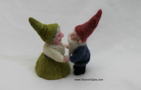 Gnome With Mushroom, Needle Felted Dinosaur, Lady Gnome, Felted Gnomes, Felt Mushroom, Needle Felting Diy, Felt Crafts Christmas, Cheap Crafts, Felt Sheets