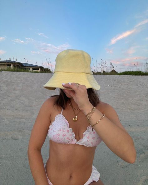 still enjoying summer over here 💛🌊🐚 pinterest inspo, pinterest style, pinterest aesthetic, style inspo, girly aesthetic, girly bikini, bucket hat #aestheticphotos #pinterestinspo #pinterestgirl #poseinspo #pinterestfashion #summerfashion #pinterestvibe #pinterestoutfit #girlyfashion #casualfashion #easyposeideas #beachsunrise Style Pinterest, Aesthetic Girly, Pinterest Style, Girly Aesthetic, Pinterest Aesthetic, Sunrise Beach, Enjoy Summer, Aesthetic Style, Pinterest Outfits