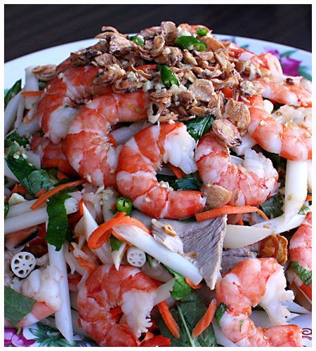 Vietnamese Lotus Root Salad (http://www.theravenouscouple.com/2009/05/vietnamese-lotus-root-salad-goi-ngo-sen.html) Root Salad, Nem Nuong, Vietnamese Beef Stew, Viet Food, Vietnam Food, Lotus Root, Asian Salad, Vietnamese Cuisine, Beef Stew Recipe