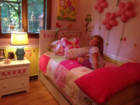 Cute Girls Room! 2000s Girl Bedroom, 2010s Room, 00s Room, 2010 Room, Early 2000s Room, Barbie Bedroom Ideas, 2000s Bedroom, 2000s Room, Wallpaper Decor Bedroom