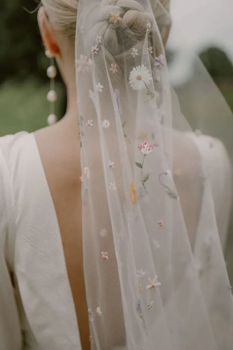 Romantic Pastel Wedding Inspiration At Sudeley Castle With Country Garden Theme with the bride wearing a flower embroidered wedding veil attached to bridal updo Romantic Pastel Wedding, Hair Bridal Accessories, Embroidered Wedding Veil, Veil With Flowers, Updo Wedding Hair, Wedding Hair Bridal, Floral Wedding Veils, Pastel Wedding Theme, Wedding Veils Short