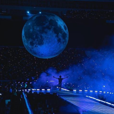 The Weeknd Dark Blue Aesthetic, Blue The Weeknd, The Weeknd Blue, The Weeknd Background, Weeknd Aesthetic, Weeknd Poster, Dawn Fm, Weeknd Concert, Pinterest Room