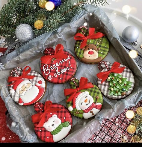 Christmas Sugar Cookies Decorated, Cookies Decoradas, Royal Iced Cookies, Christmas Biscuits, Winter Cookie, Xmas Cake, Cookies Pastry, Sugar Cookie Designs, Santa Cookies