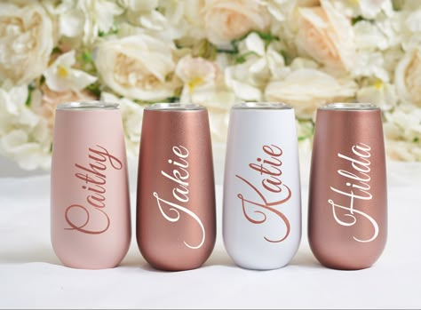 Prom Dress Rose, Masters Graduation Pictures, Bridesmaid Champagne Flutes, Bridesmaid Champagne, Cup With Name, Best Bridesmaid Gifts, Champagne Bridesmaid, Bridemaids Gifts, Bridesmaid Box