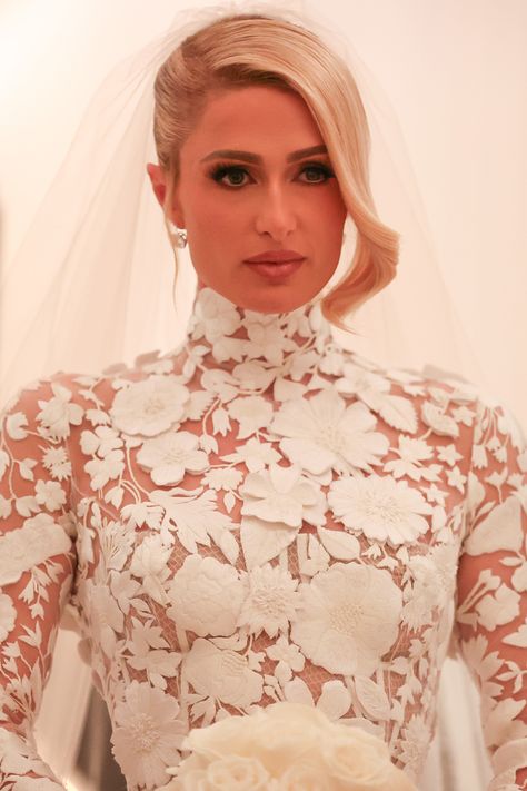 Paris Hilton Wedding, Reception Looks, Hilton Wedding, Sleek Updo, Reception Look, Celebrity Wedding Dresses, Iconic Weddings, Classy Wedding Dress, Nicky Hilton