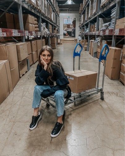 Ikea Photoshoot Instagram, Ikea Photoshoot Ideas, Ikea Outfit, Ikea Photoshoot, Sg Aesthetic, Ikea Pictures, Black Jumper, Insta Pictures, Simple Background Images