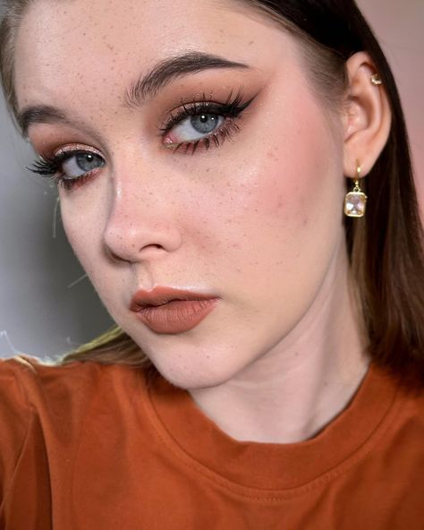 Nude makeup with @kaleidosmakeup 🌟✨ 𝔲𝔰𝔢𝔡: 🤍 The Escape Pod palette 🤍 Tourmaline multichrome eye pencil 🤍 Pale Rose blush 🤍 Skinship lip clay #Kaleidos #TheEsacepPod #NudeMakeup #макияж #креативныймакияж #makeup #creativemakeup #brightmakeup #cosmetics #косметика Escape Pod, Bright Makeup, Nude Makeup, Rose Blush, Eye Pencil, Blush Roses, Creative Makeup, Tourmaline, Makeup Looks