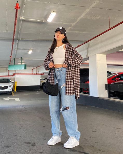 College Outfit Ideas, Mode Dope, Oversized Shirt Outfit, Plaid Shirt Outfits, Streetwear Inspo, Jeans Outfit Women, College Outfit, Uni Outfits, Casual Day Outfits