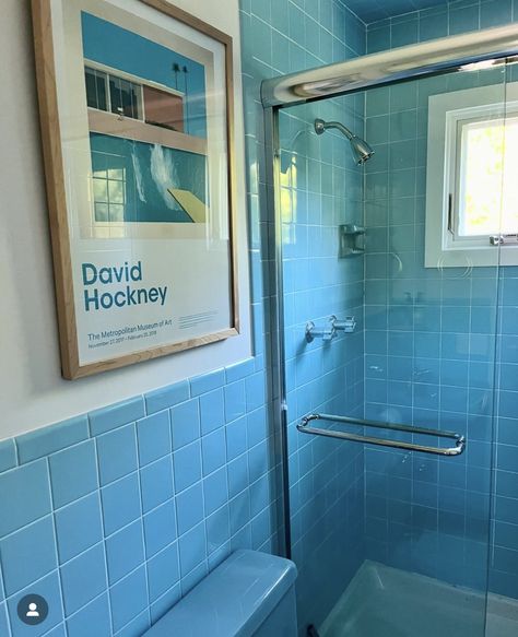 Blue Bathroom Inspiration, Retro Bathrooms Blue, Blue Square Tiles Bathroom, Blue Square Bathroom Tile, Retro Blue Bathroom, Blue 60s Bathroom, David Hockney, Blue Bathroom, Bathroom Inspo