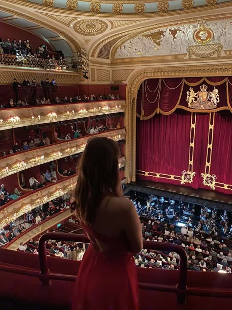 Royal Opera House 🎭 Royal Opera House Ballet Nutcracker, Royal Opera House London Aesthetic, Royal Lifestyle, Metropolitan Opera House, Opera Night, Royal Opera House Aesthetic, Opera Astethic, Opera Aesthetic Outfit, Opera House Aesthetic