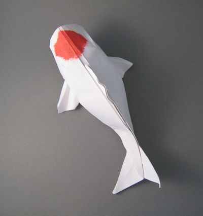 Links to different books with this pattern as well as a stop motion video showing how it was done (somewhat hard to follow at the end) Wet Origami, Koi Fish Tutorial, Advanced Origami, Koi Origami, Fish Origami, Origami Koi Fish, Origami Step By Step, Wet Paper, Origami Decoration