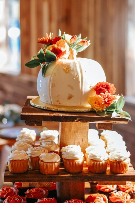 I love this unique fall themed wedding cake! In keeping with their fall theme, this couple decided to have their wedding cake shaped like a literal pumpkin! So adorable! To read more about this wedding check out our Blog! Fall Theme Cakes, Pumpkin Wedding Cakes, Fall Themed Wedding Cakes, Wedding Personal Touches, Pumpkin Shaped Cake, Unique Fall Wedding, Fall Themed Wedding, Autumn Wedding Cakes, Fall Wedding Cake