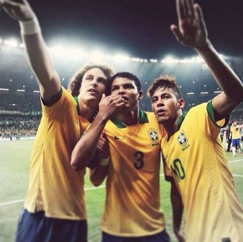 David Luiz, Neymar Jr., and Thiago Silva  Confederations Cup 2013 in brazil Brazil Men, Brazil Football Team, Football Fever, Cute Football Players, Football Love, Football Is Life, Sport Player, Soccer Stars, National Football Teams